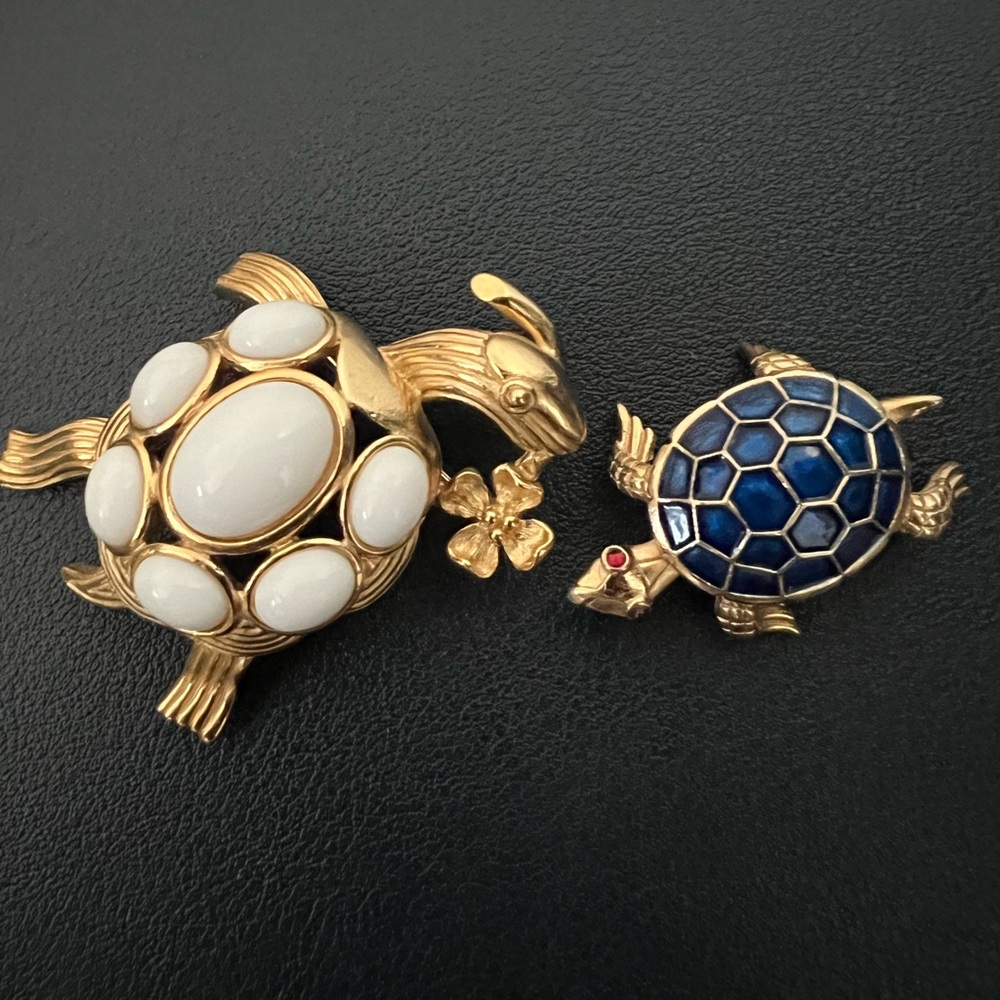 Trifari Gold and Blue Turtle Brooch Set - Picture 9 of 9